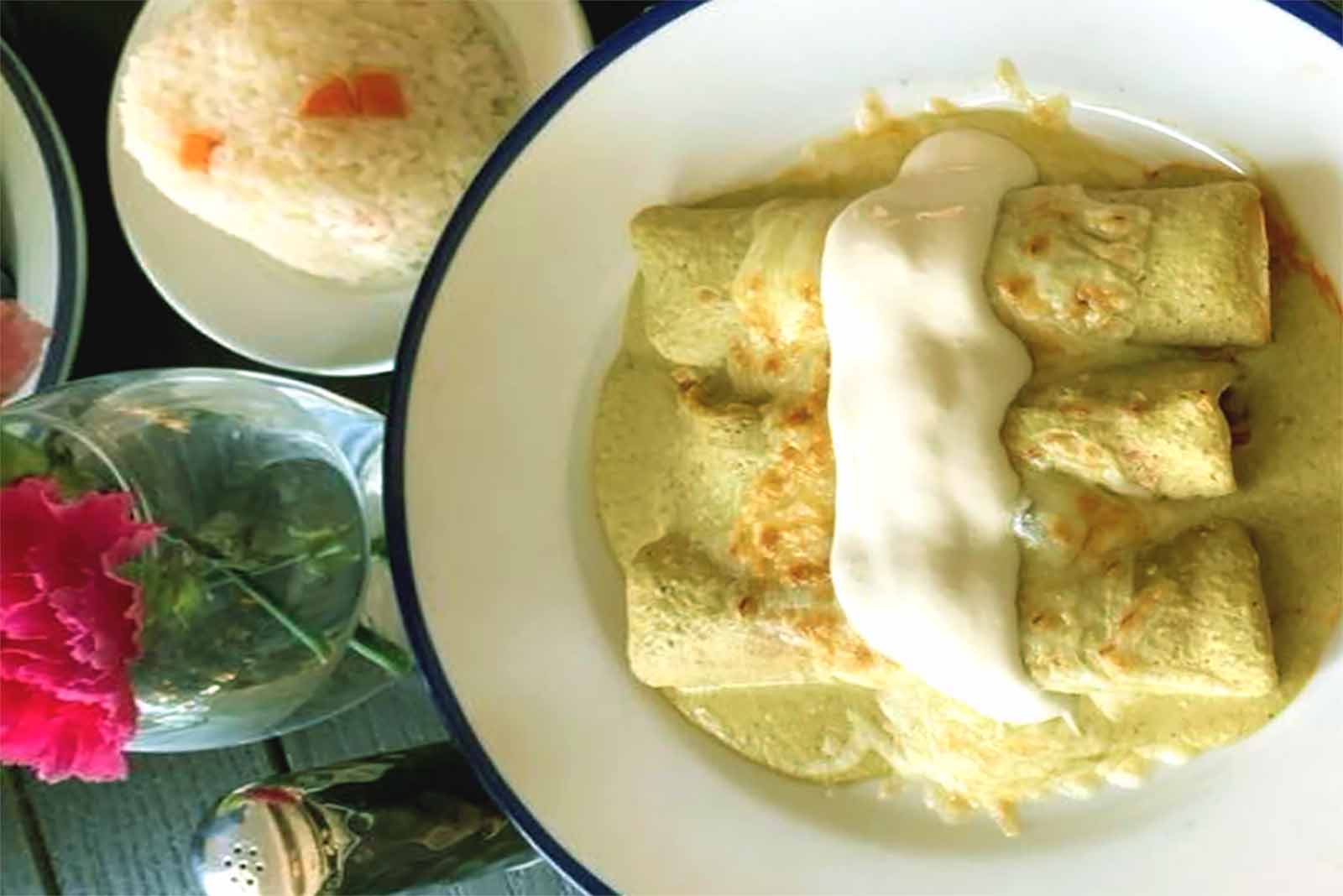 Las famosas Enchiladas Suizas, que en realidad son mexicanas Chefs Jaime y Ramiro